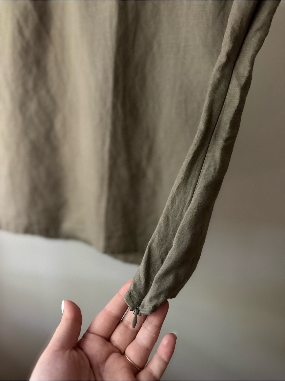 Y2K Linen Top with Ruffled Neckline - Picture 4 of 5